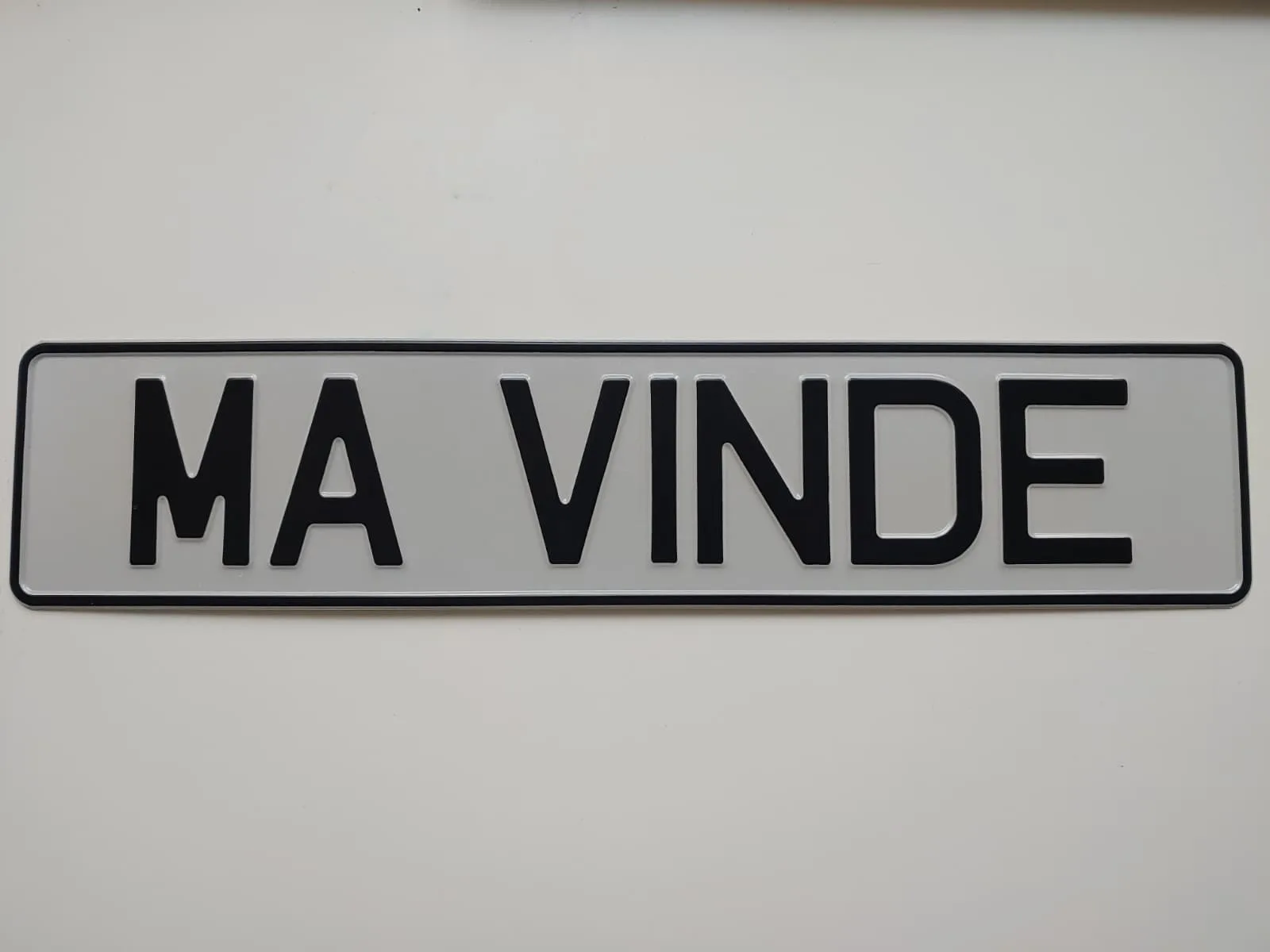 Plăcuță Auto Personalizată „MĂ VINDE”